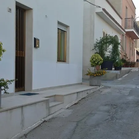 Oda ve Kahvaltı La Casa Dei Nonni Custonaci